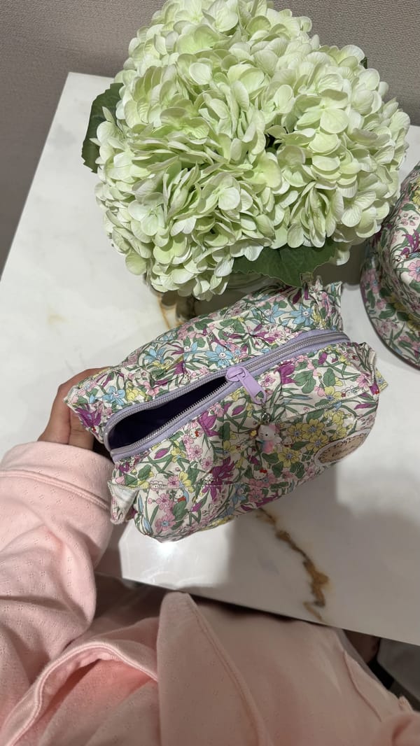 Floral daydream pouch 🪻