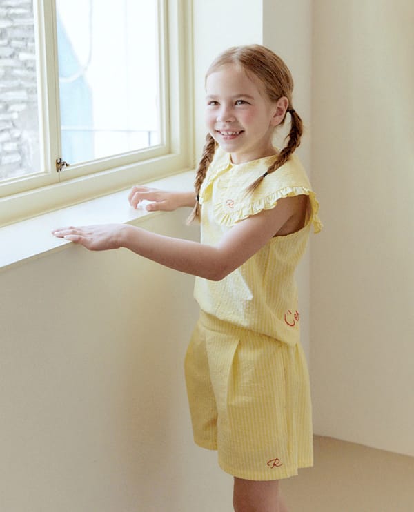 بنطلون أصفر مخطط
