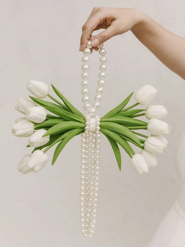 BRIDAL BOUQUET TULIP WHITE/ ARTIFICIAL