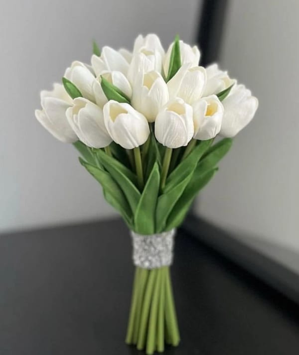 BRIDAL BOUQUET TULIP WHITE /ARTIFICIAL