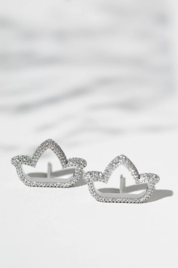 Lotus Earrings in Diamond
