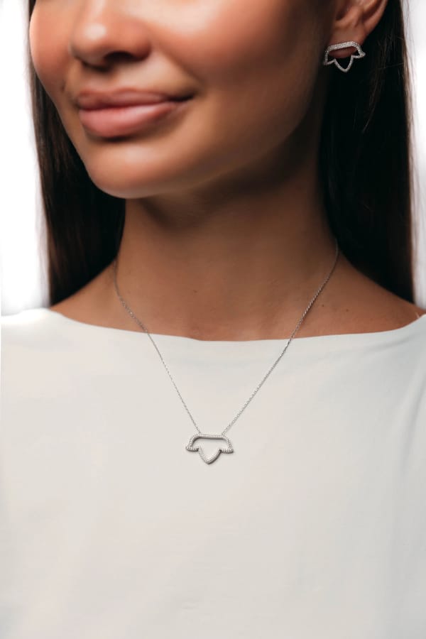 Lotus Necklace in Diamond
