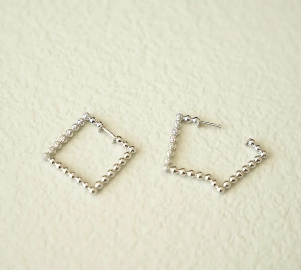DROPS Diamonds Square Hoop Earrings