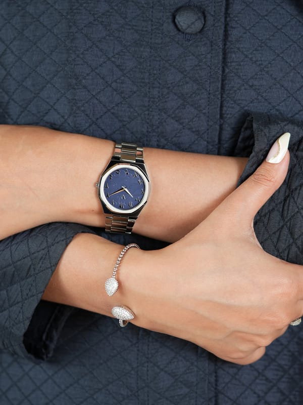 ساعه المستقبل /Blue future watch