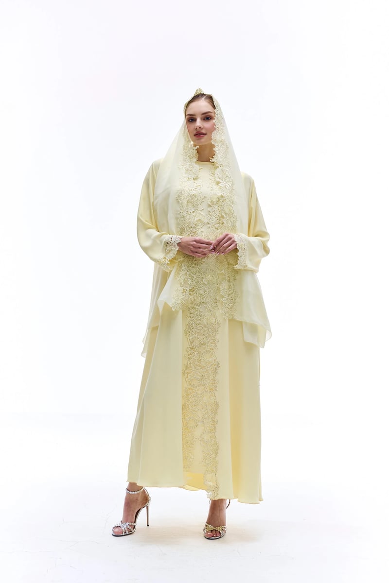 Butter yellowing abaya
