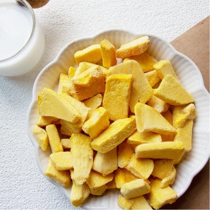 Freeze dried mango cubes 30g