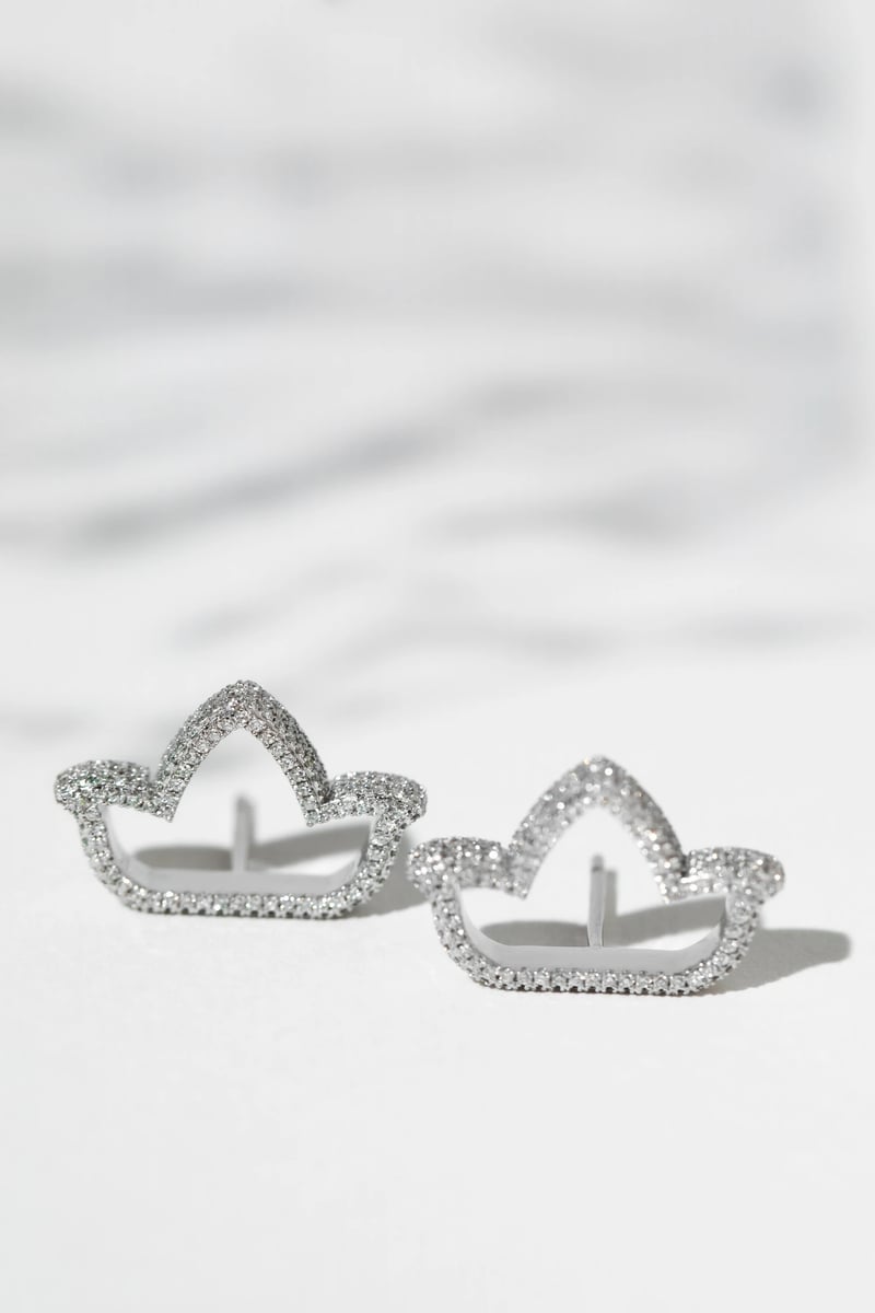 Lotus Earrings in Diamond