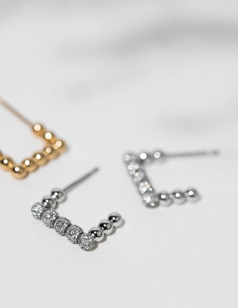 DROPS Petite Earrings in Diamonds