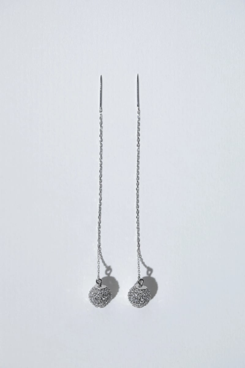 DROPS Adjustable Chain Earrings in Diamonds